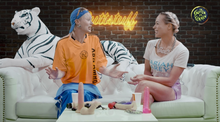 BUTTSTUFF: Wat doe je als je een scheetje moet laten?