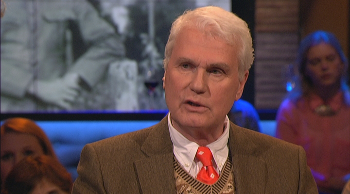 Adriaan van Dis schreef een roman over zijn moeder - De Wereld Draait