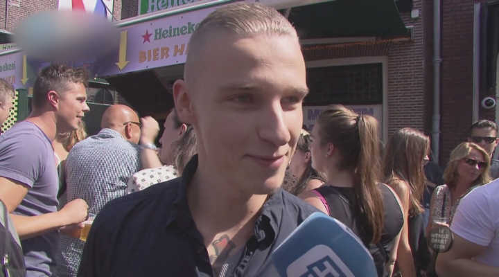 De leukste van maandag: brommer ingeslikt