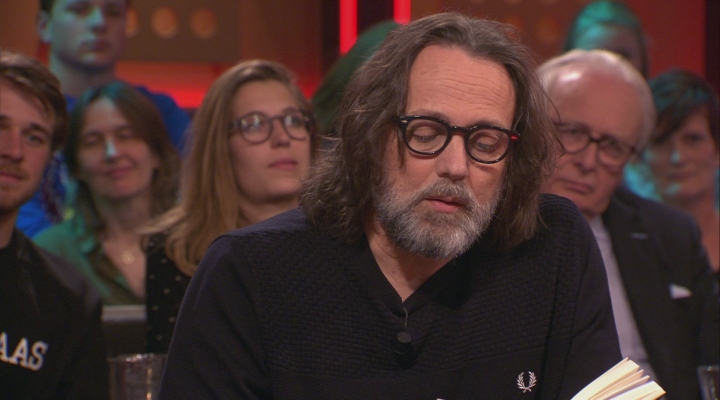 Hugo Borst leest voor uit 'Ach, moedertje'