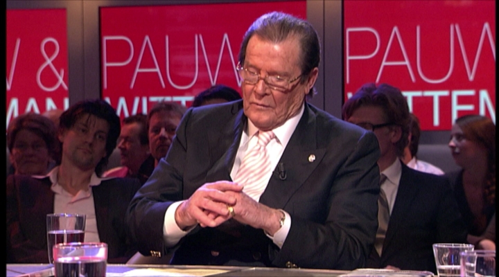 Roger Moore leest een brieffragment van Tsjaikovski