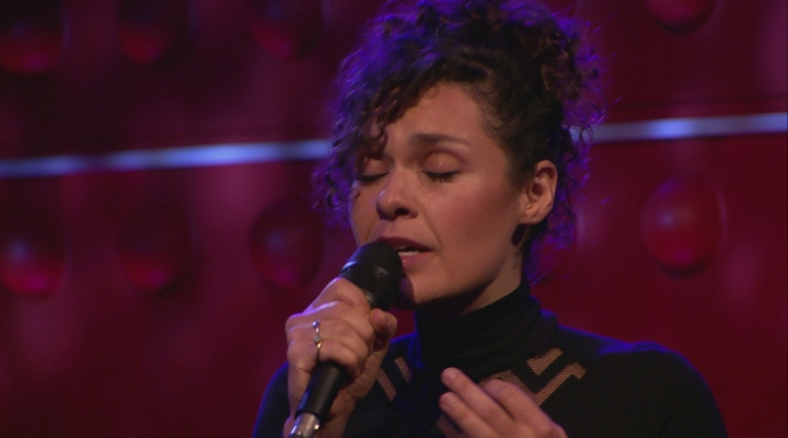 Simone Weimans nam Nora Fischer en gitarist Marnix Dorrestein mee