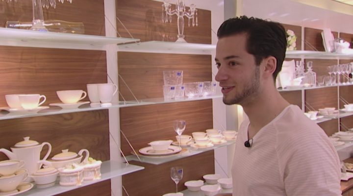 Valerio gooit met servies - Try Before You Die