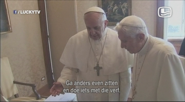 LuckyTV - Ratzi beschildert een ei - 29-3-2013