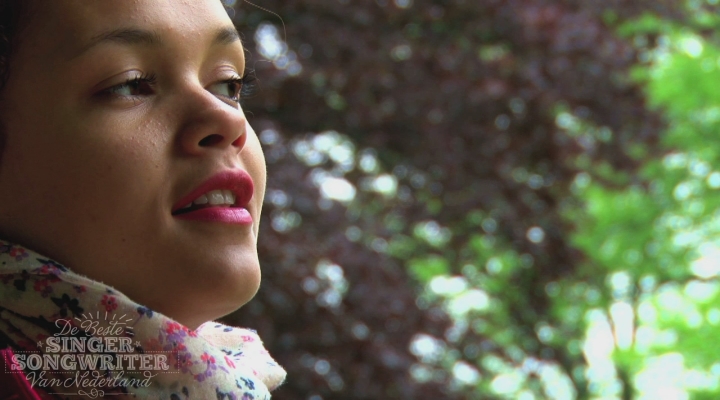 Joelle Smidt doet Una Paloma Blanca 