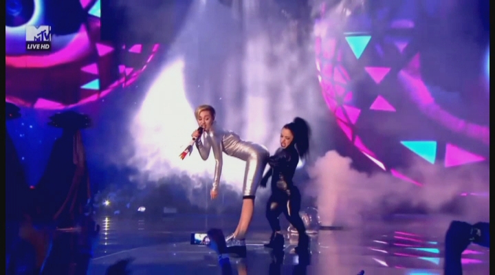 Jakhalzen - MTV European Music Awards - 11-11-2013