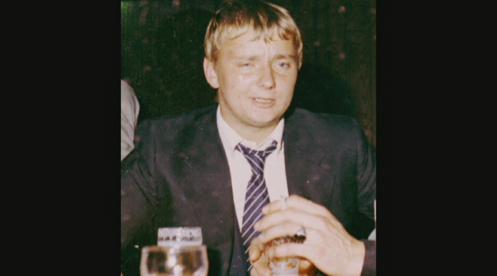 Laura en Nancy over hun broer Cor van Hout (13-11-2013)